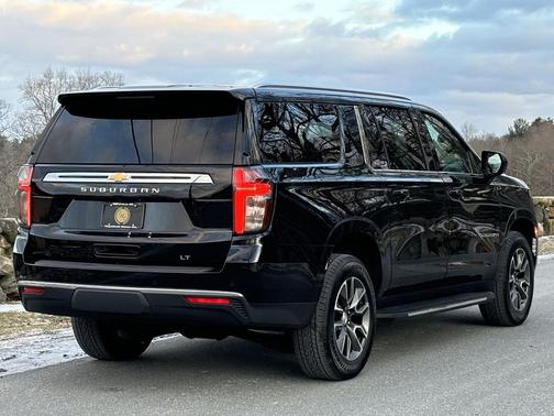 2023 Chevrolet Suburban LT