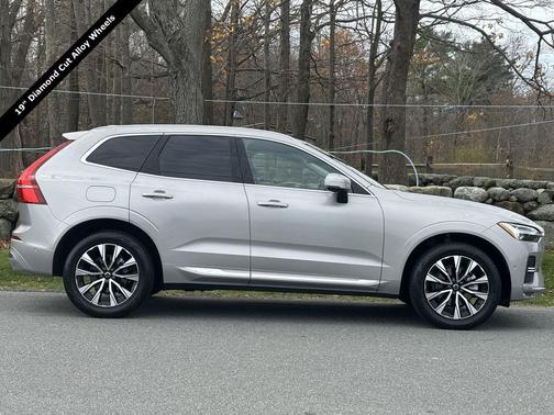 2023 Volvo XC60 B5 Plus Bright Theme