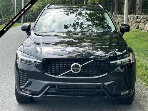 2024 Volvo XC60 B5 Plus Dark Theme