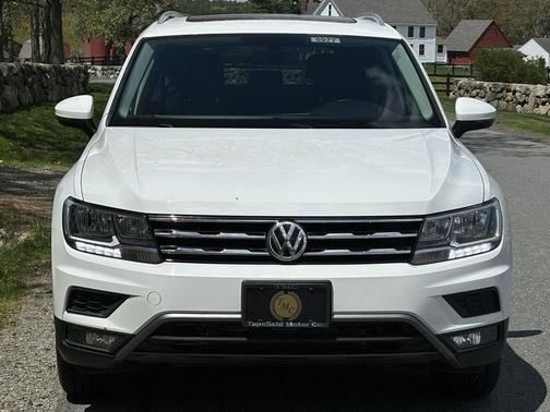 Pure White 2018 Volkswagen Tiguan 2.0T SEL