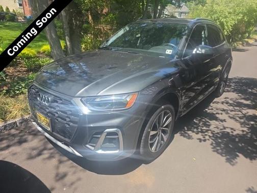 Daytona Gray Pearl Effect 2023 Audi Q5 45 S line Premium Plus