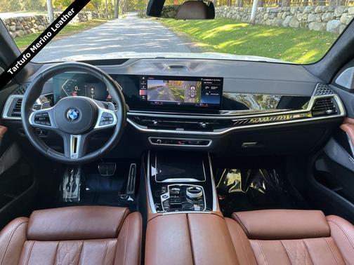 2023 BMW X7 M60i