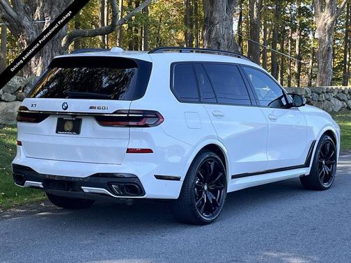 2023 BMW X7 M60i
