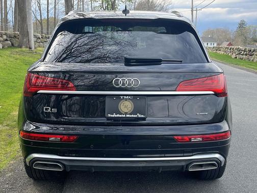 Mythos Black Metallic 2023 Audi Q5 45 S line Premium Plus
