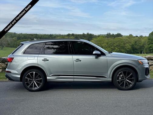 2025 Audi Q7 45 Premium Plus