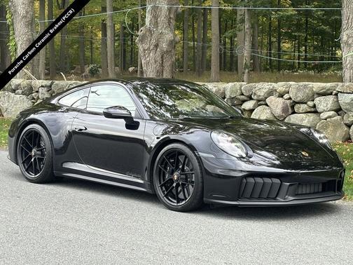 2025 Porsche 911 Carrera 4 GTS