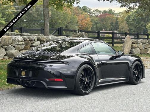 2025 Porsche 911 Carrera 4 GTS