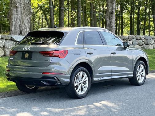 Chronos Gray Metallic 2022 Audi Q3 45 S line Premium