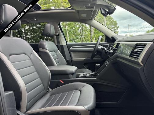 Deep Black Pearl 2023 Volkswagen Atlas 3.6L SEL Premium