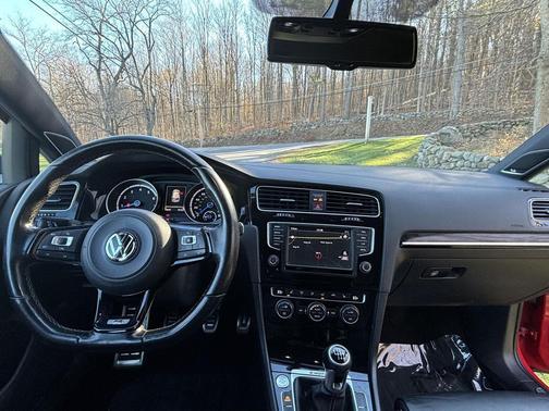 2016 Volkswagen Golf R 4-Door w/DCC & Navigation