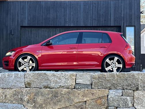 2016 Volkswagen Golf R 4-Door w/DCC & Navigation