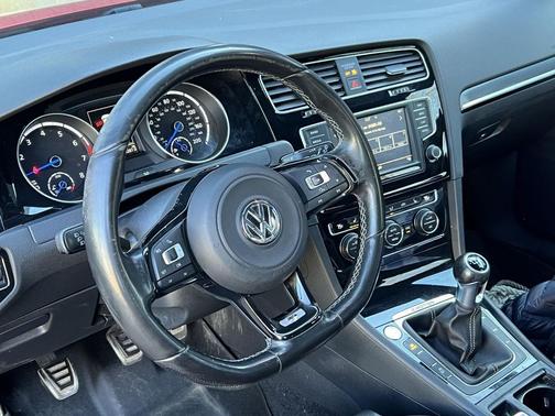 2016 Volkswagen Golf R 4-Door w/DCC & Navigation
