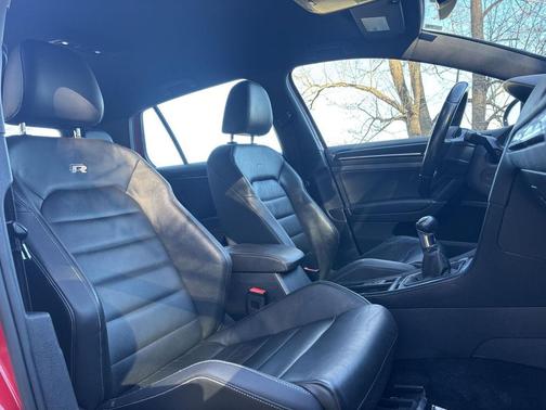 2016 Volkswagen Golf R 4-Door w/DCC & Navigation