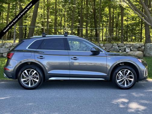 Daytona Gray Pearl Effect 2024 Audi Q5 45 S line Premium Plus