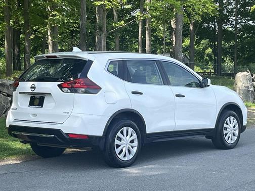 Glacier White 2018 Nissan Rogue S