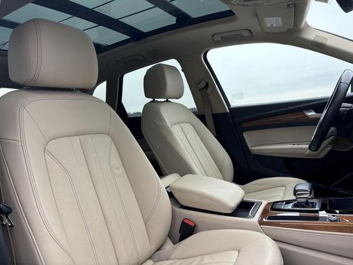2022 Audi Q5 45 S line Premium Plus