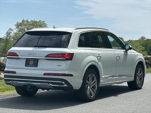 2023 Audi Q7 55 Premium Plus