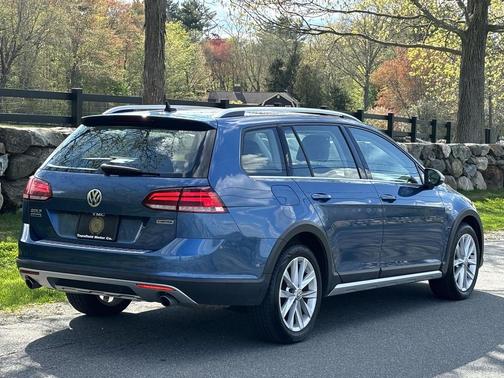 Silk Blue Metallic 2019 Volkswagen Golf Alltrack TSI SE