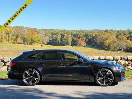 Mythos Black Metallic 2022 Audi RS 6 Avant 4.0T