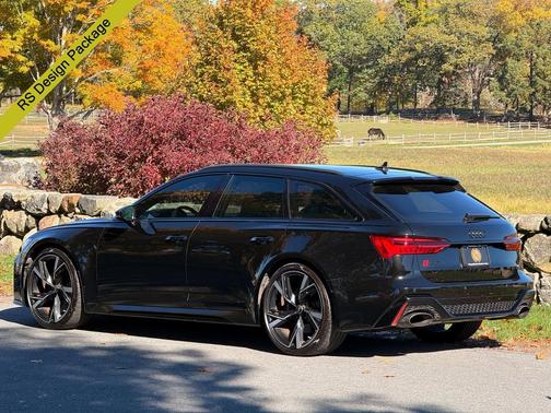 Mythos Black Metallic 2022 Audi RS 6 Avant 4.0T