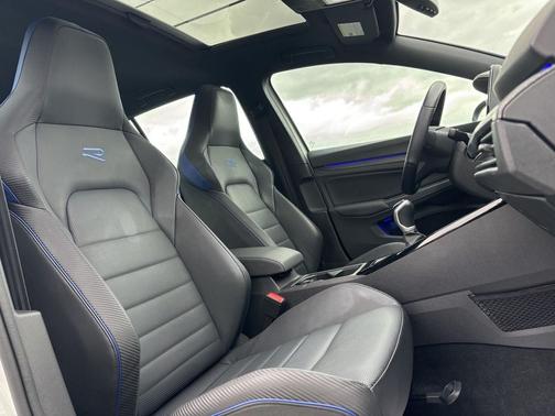 2024 Volkswagen Golf R 2.0T Manual