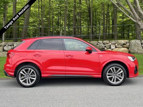 Tango Red Metallic 2022 Audi Q3 45 S line Premium Plus