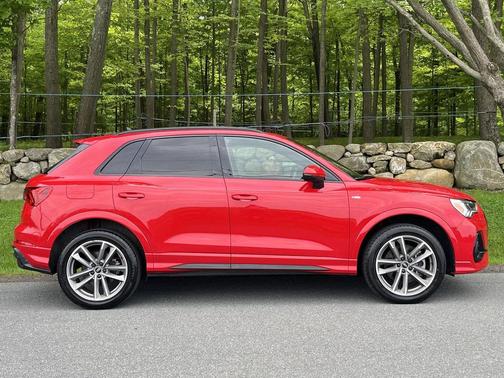 Tango Red Metallic 2022 Audi Q3 45 S line Premium Plus