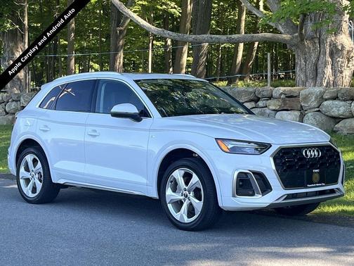Glacier White Metallic 2023 Audi Q5 45 S line Premium Plus