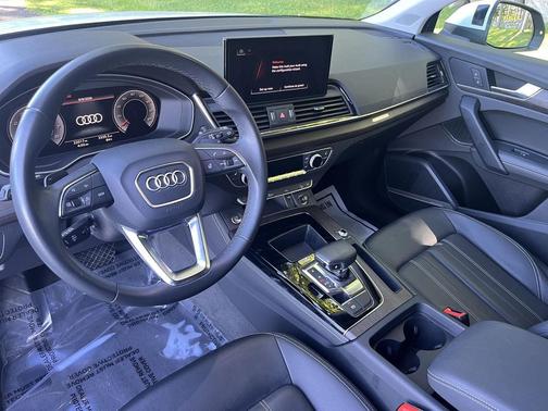 Glacier White Metallic 2023 Audi Q5 45 S line Premium Plus