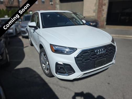 Glacier White Metallic 2023 Audi Q5 45 S line Premium Plus