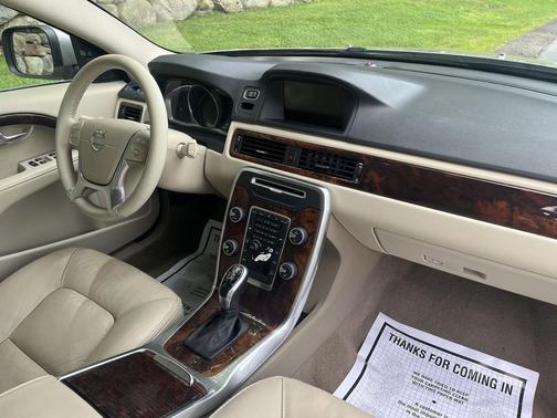Seashell Metallic 2015 Volvo XC70 3.2 Premier