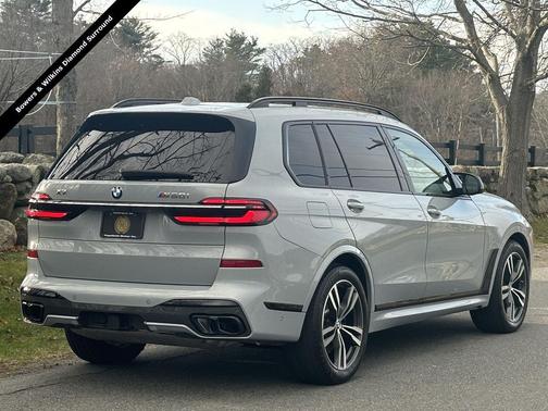 2023 BMW X7 M60i