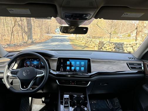 2024 Volkswagen Atlas 2.0T SE w/Technology 4MOTION