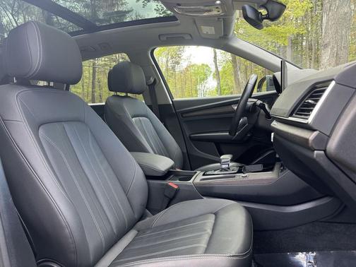 Manhattan Gray Metallic 2023 Audi Q5 40 Premium