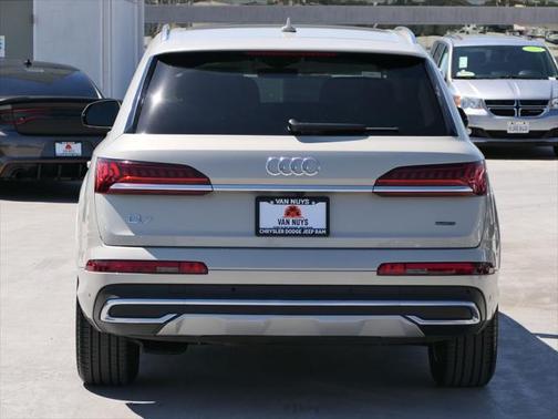 2024 Audi Q7 45 Premium Plus