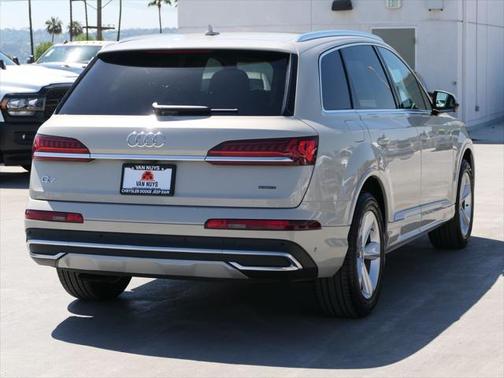 2024 Audi Q7 45 Premium Plus