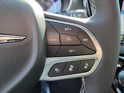 2025 Chrysler Voyager LX