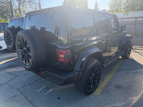 2025 Jeep Wrangler 4xe Sahara