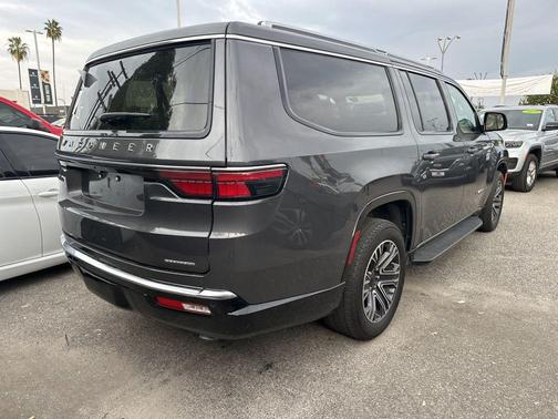 2024 Jeep Wagoneer L Series II 4x2