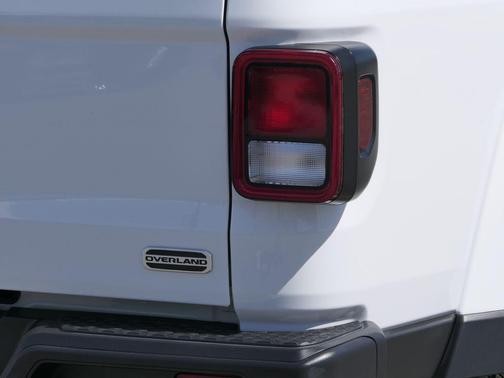 Bright White Clearcoat 2023 Jeep Gladiator Overland