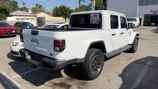 Bright White Clearcoat 2023 Jeep Gladiator Overland