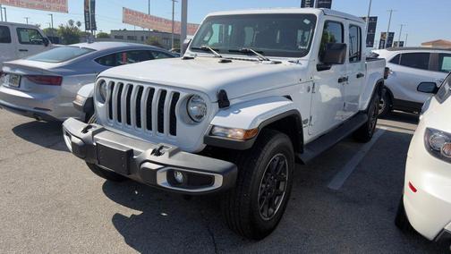 Bright White Clearcoat 2023 Jeep Gladiator Overland