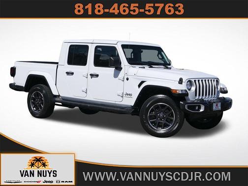 Bright White Clearcoat 2023 Jeep Gladiator Overland