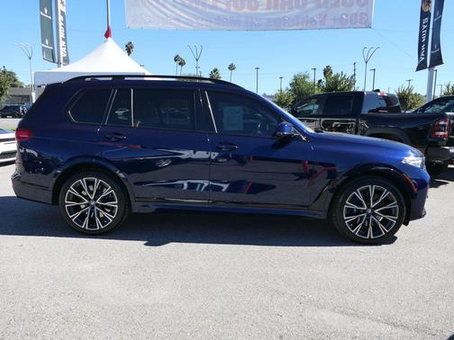2022 BMW X7 M50i