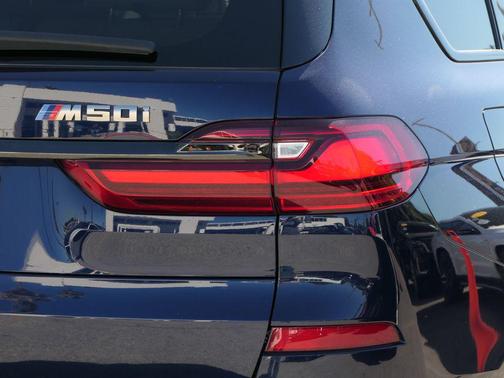 2022 BMW X7 M50i