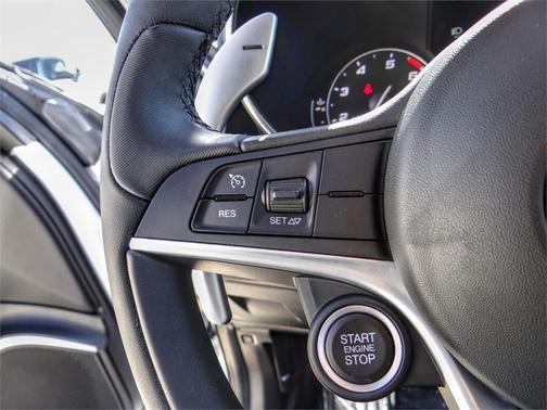 Photo 5 of 20 of 2019 Alfa Romeo Giulia Ti