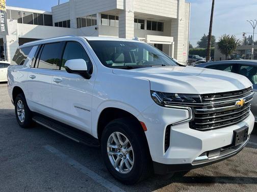 2024 Chevrolet Suburban LT