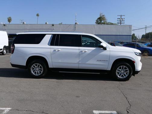 2024 Chevrolet Suburban LT