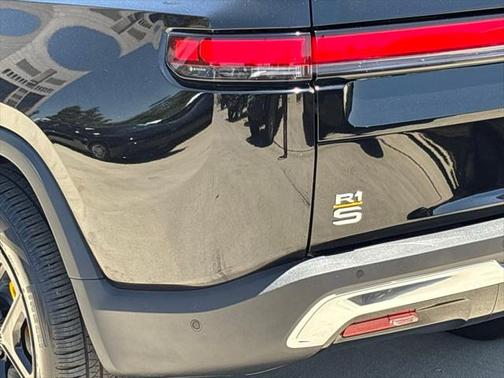 2023 Rivian R1S Adventure