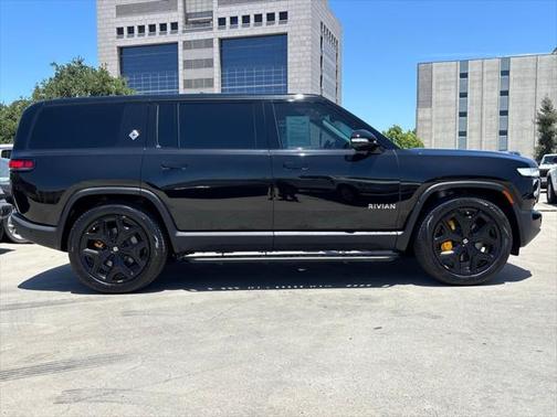 2023 Rivian R1S Adventure